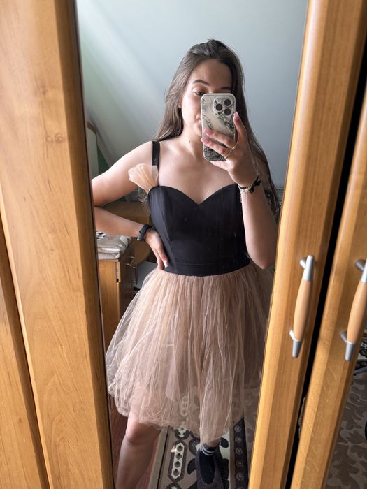 Krotka tiulowa sznurowana sukienka