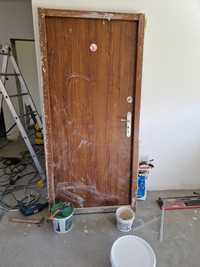 Drzwi zewnętrzne z futryną na budowę