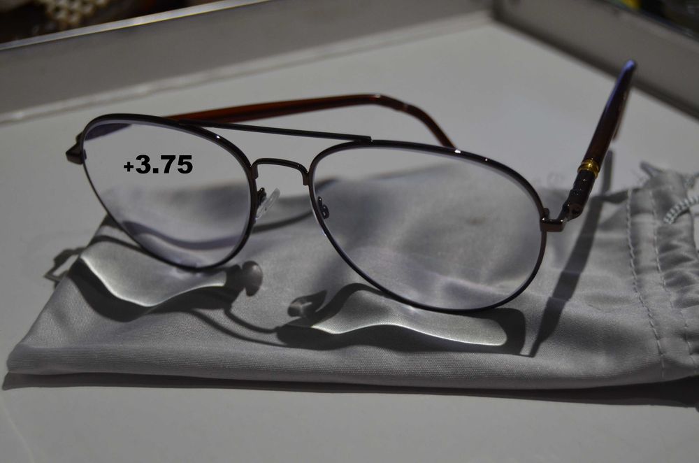 ОКУЛЯРИ +4.0,+3.50   різні, і  Є СКЛО !