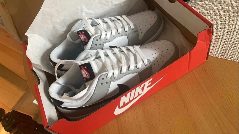 Nike Dunk Low.