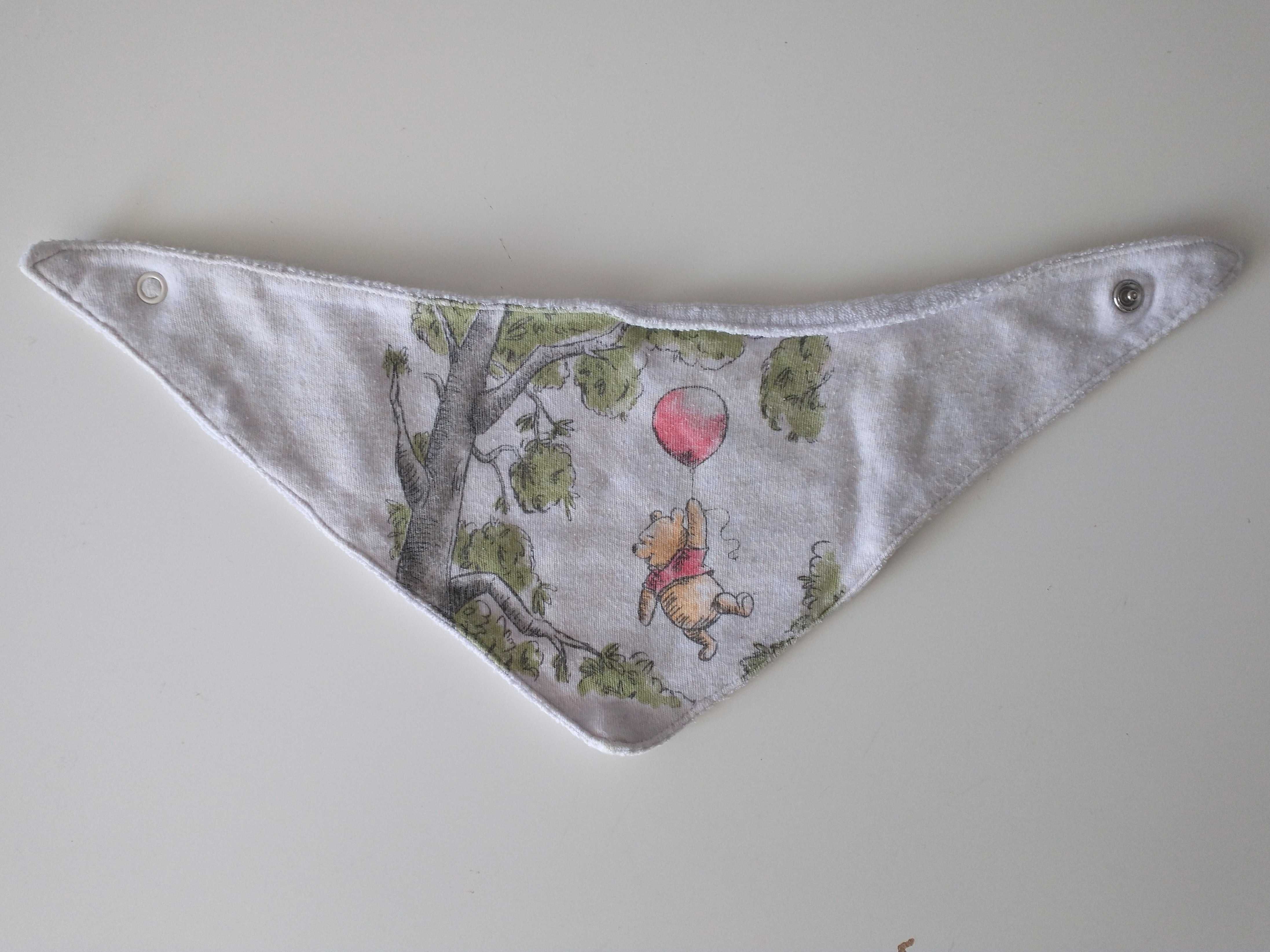 dziecięca chusta / śliniak z motywem Kubusia Puchatka, marki Primark