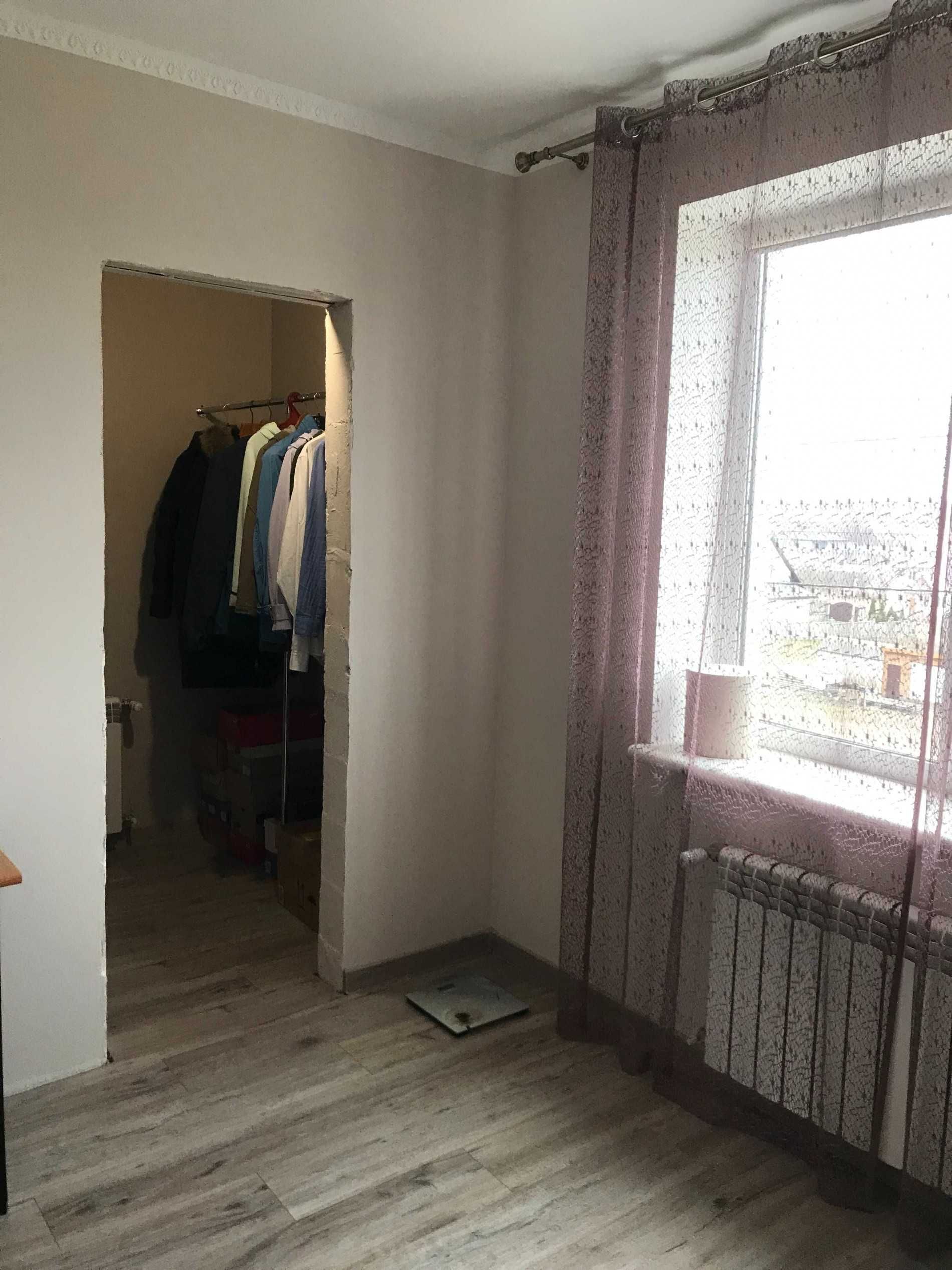 р Продам 1/2 будинку (котедж), 5 кімнат, 2 поверхи