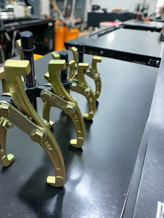 Съемники 3-х лапые усиленные, калёный болт