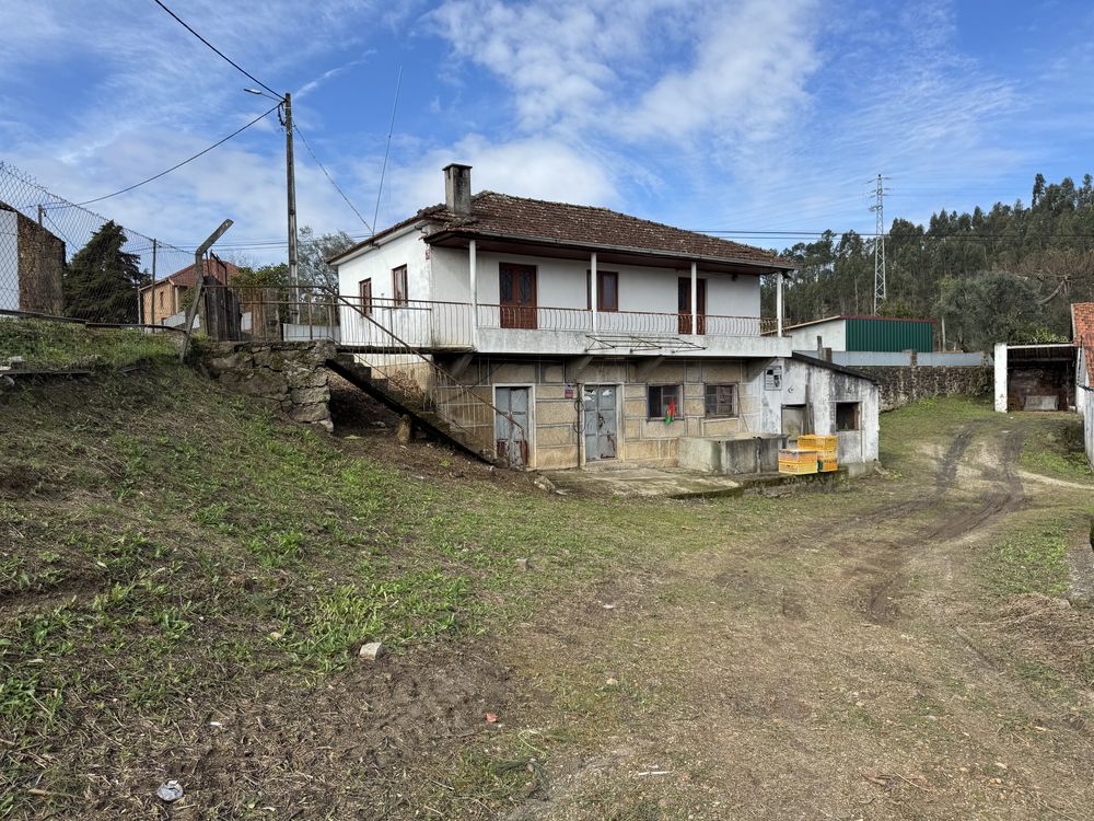 Venda de Armazéns Industriais e Moradia em Codeçoso (Celorico de Basto