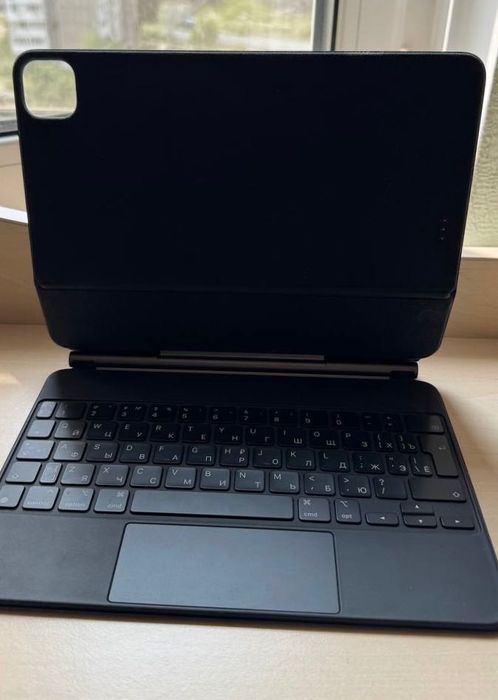 Оригинальная клавиатура-чехол Apple Magic Keyboard для iPad 11”