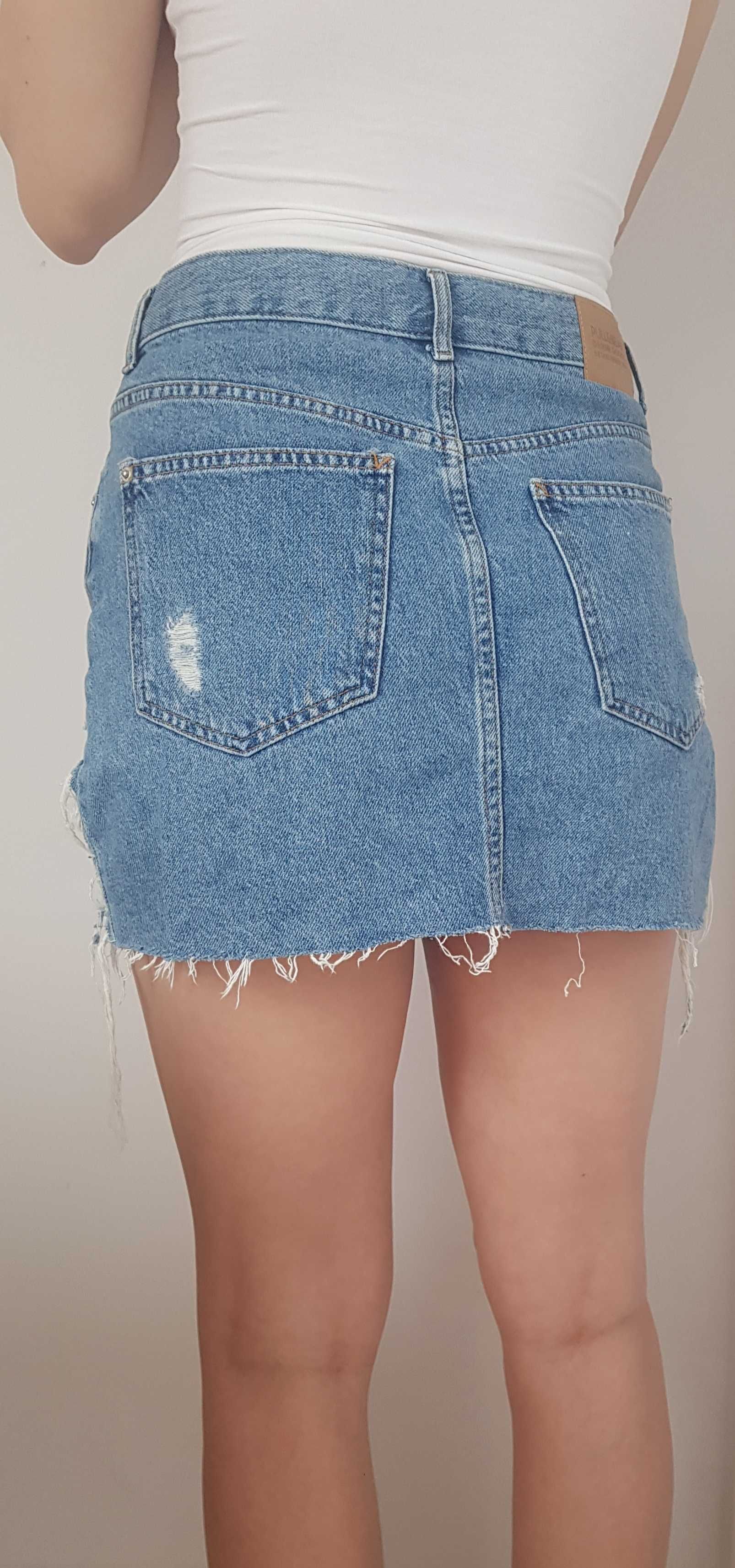 Mini niebieska postrzępiona jeansowa spódniczka Pull&Bear M