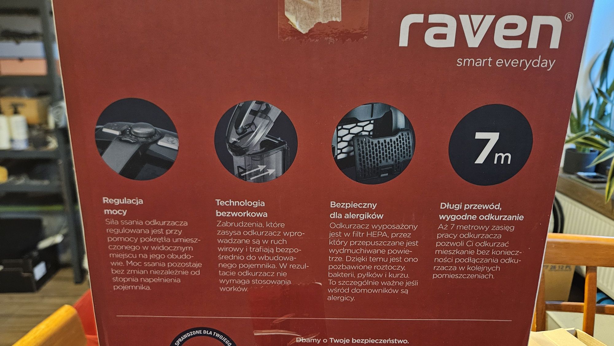 Odkurzacz bezworkowy 800 W
