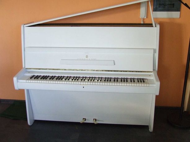 Pianino Steinway & Sons mod V z 1965 r. białe, po renowacji