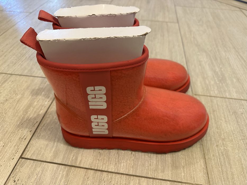 Яскраво-чарвоні UGG оригінал