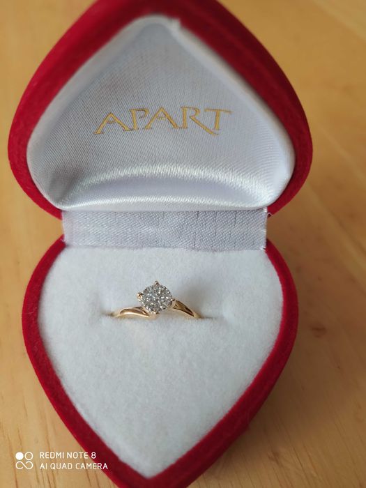 Pierścionek zaręczynowy