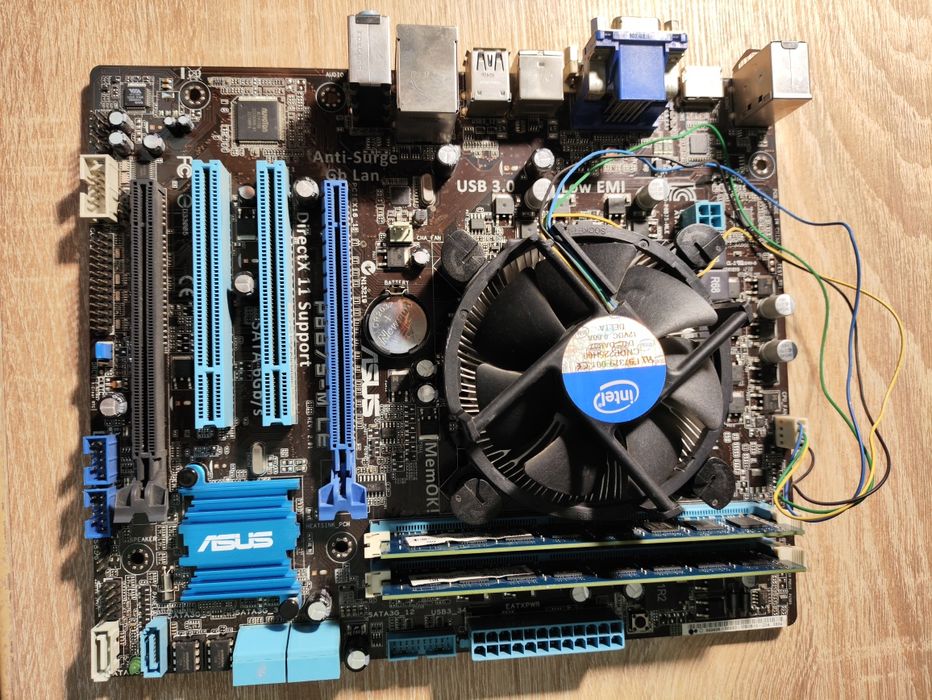 Продам материнскую плату Asus P8B75-M на 1155 сокете.