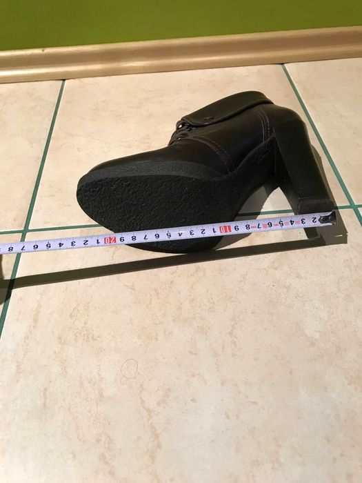 Skórzane trzewiki Bata