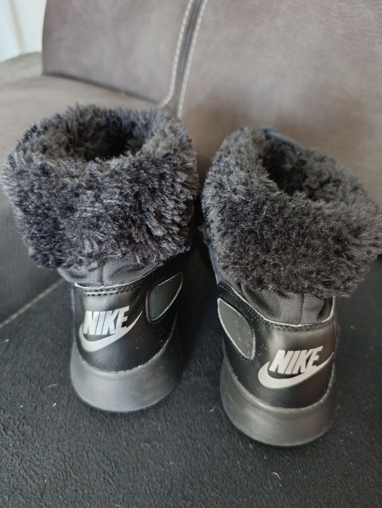 Zimowe buty Nike z futerkiem