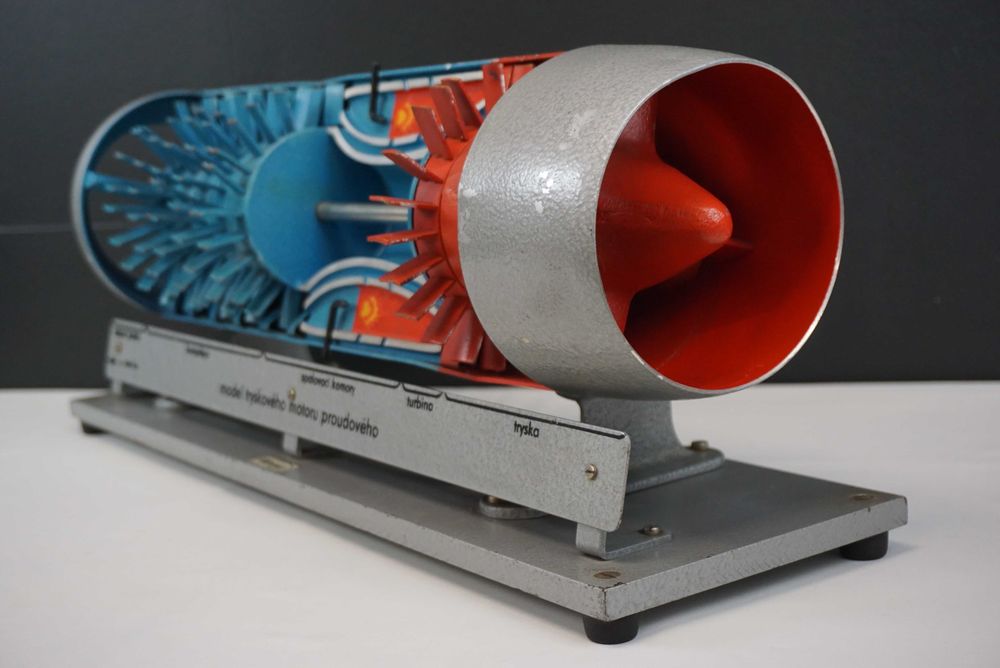 Model pomoc naukowa silnik turboodrzutowy odrzutowy PRL samolot