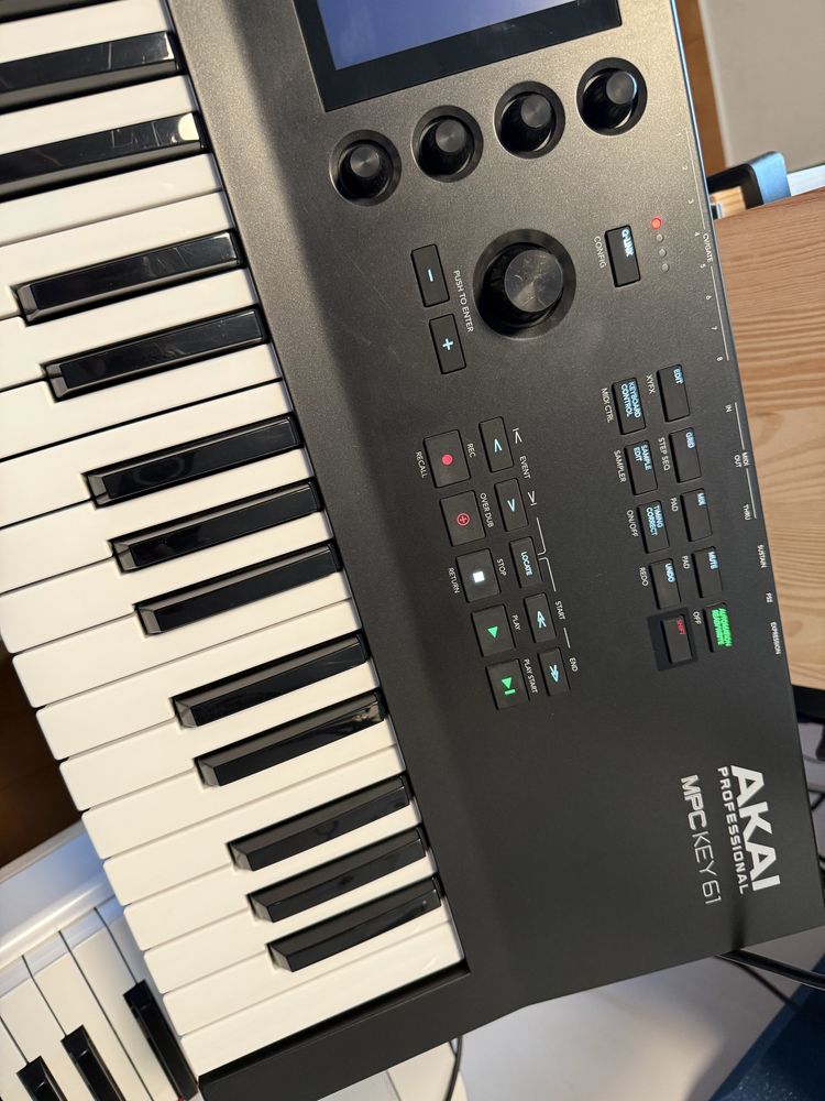 Akai Mpc Key 61 standalone + 1TB dysk