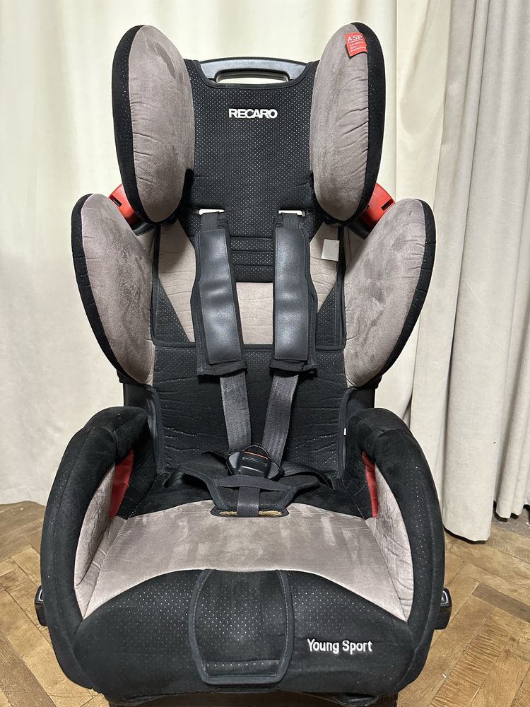 АВТОКРІСЛО  recaro young sport