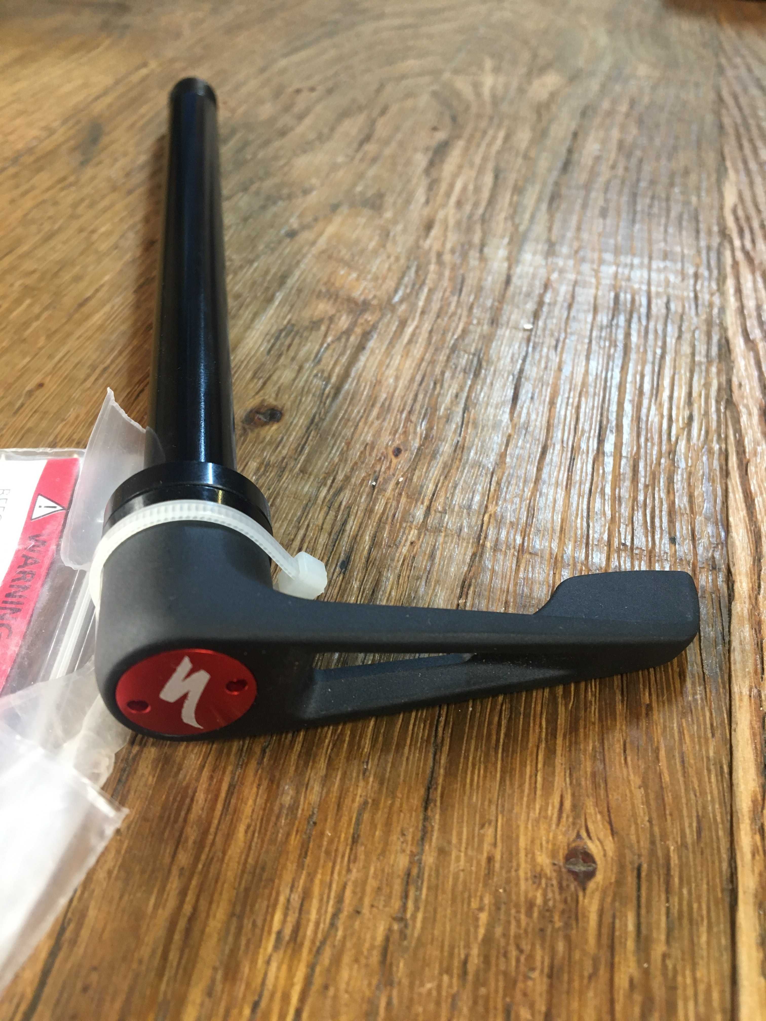 Oś piasty DT Swiss dla Specialized stożek 12x135 dl.150