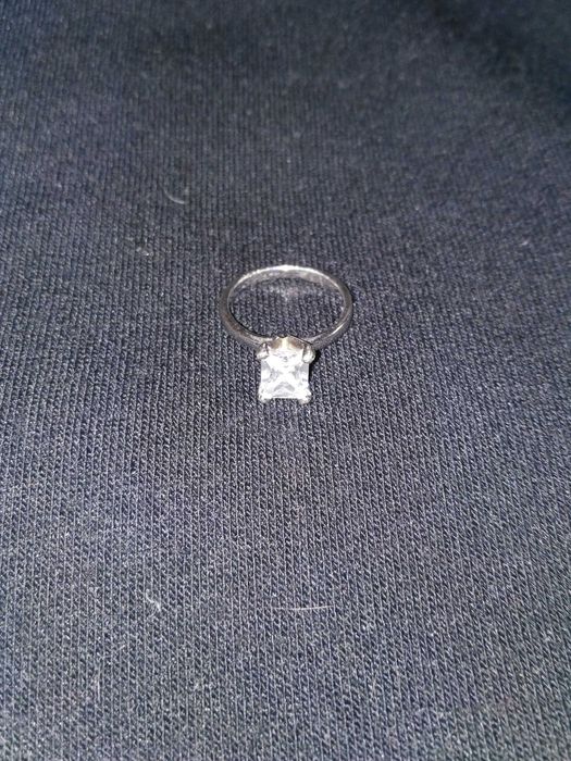 Продам серебряные серьги и кольцо