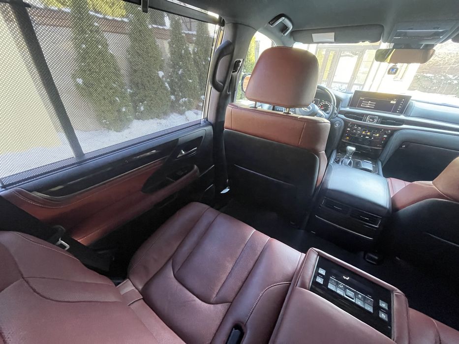 Продам официальный автомобиль Lexus LX 450