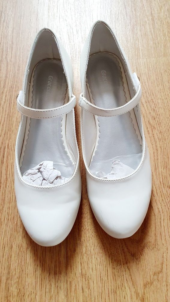 Sprzedam buty dla dziewczynki do komunii