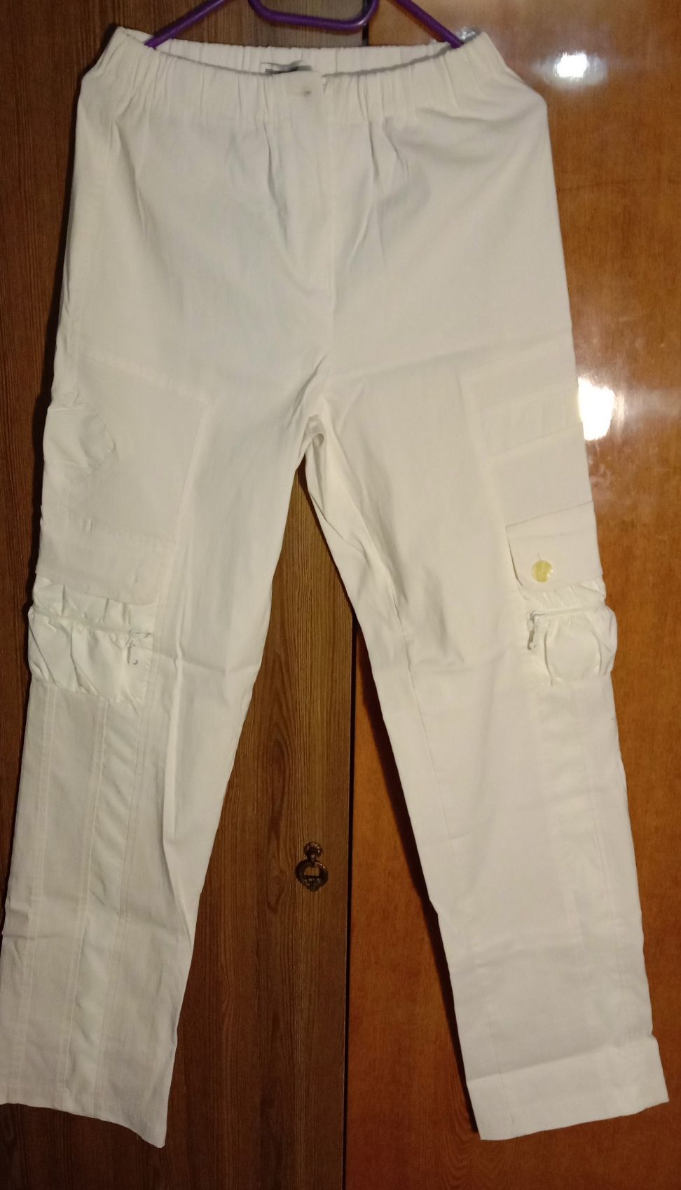 Женские летние брюки-карго белого цвета 46 размер