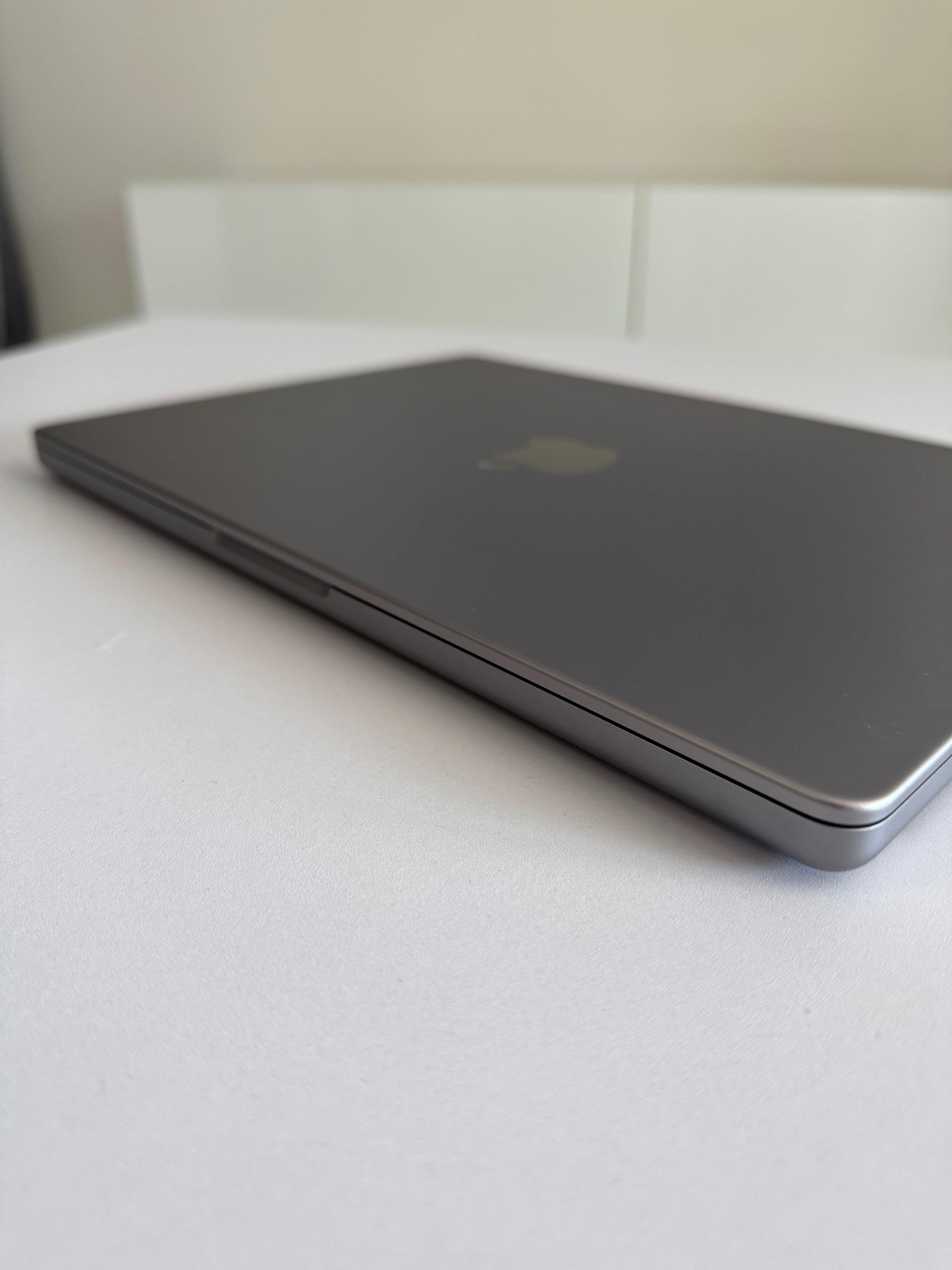 MacBook Pro 14" M1/16/512 iCloud lock