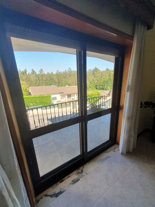 Janelas interiores e exteriores