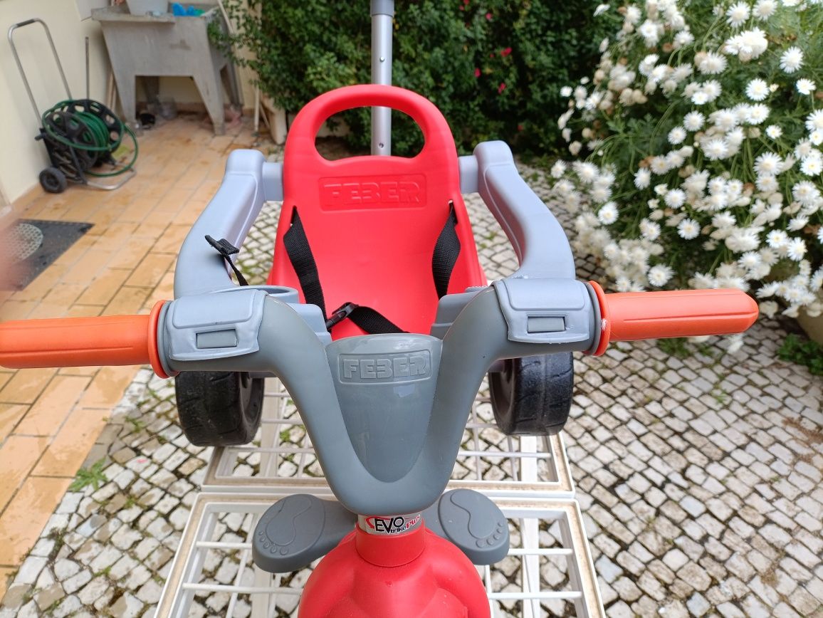 Triciclo criança, com pega para empurrar FEBER