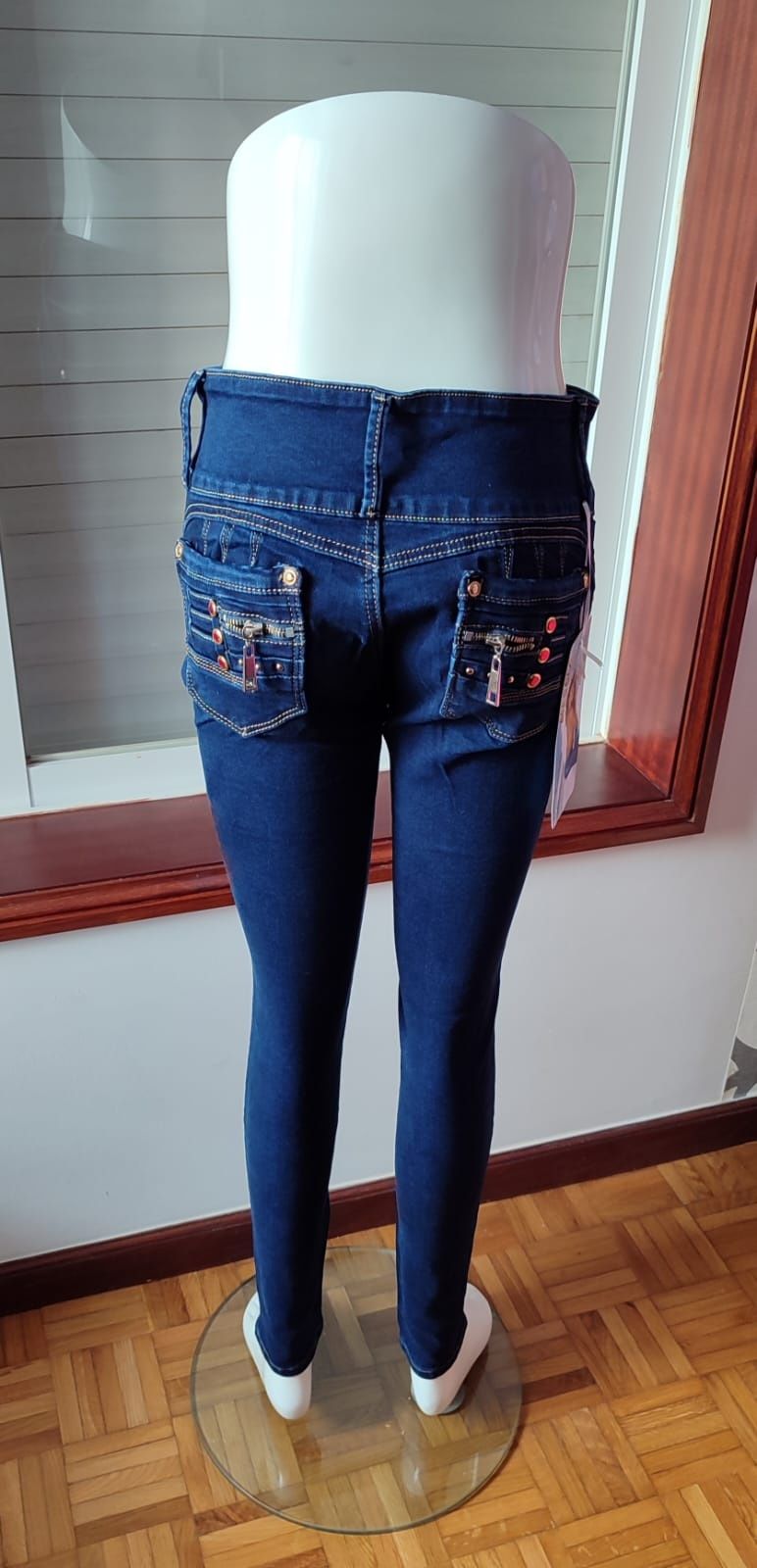 Calças de ganga estilo colombiano, Push-Up - Novas

- Talla 6 e 12 (S