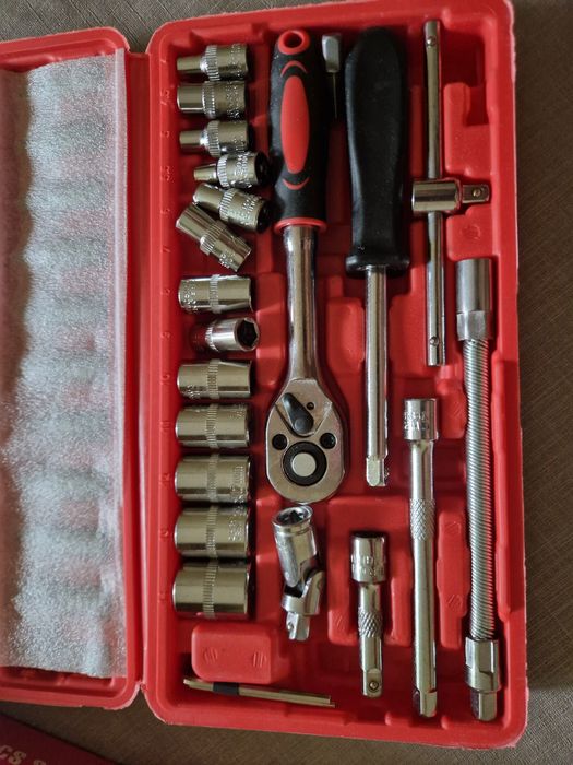 Zestaw narzędzi kluczy i śrubokrętów