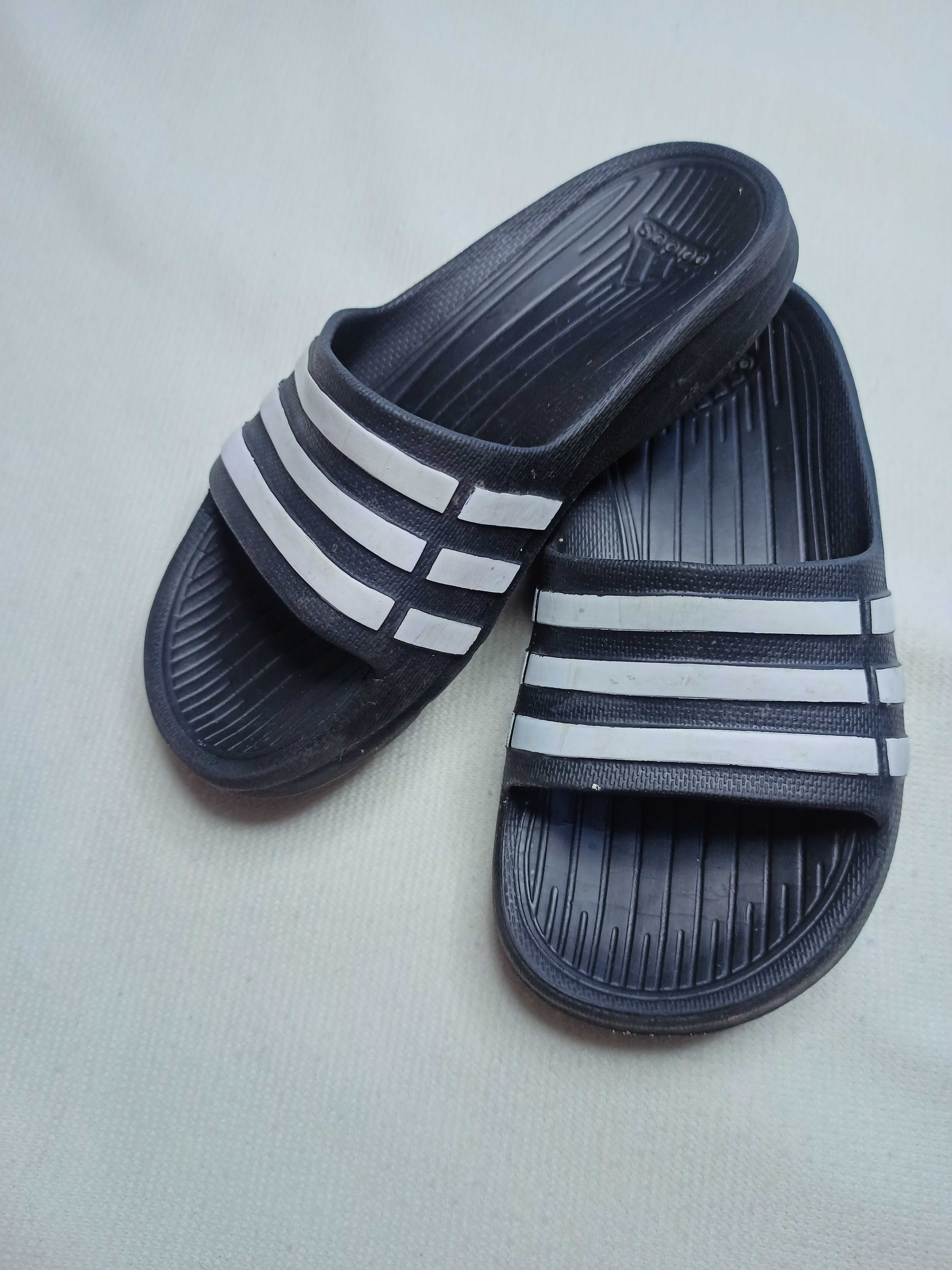 Шлепанцы adidas kids flip flops
Легкие шлепанцы Adidas