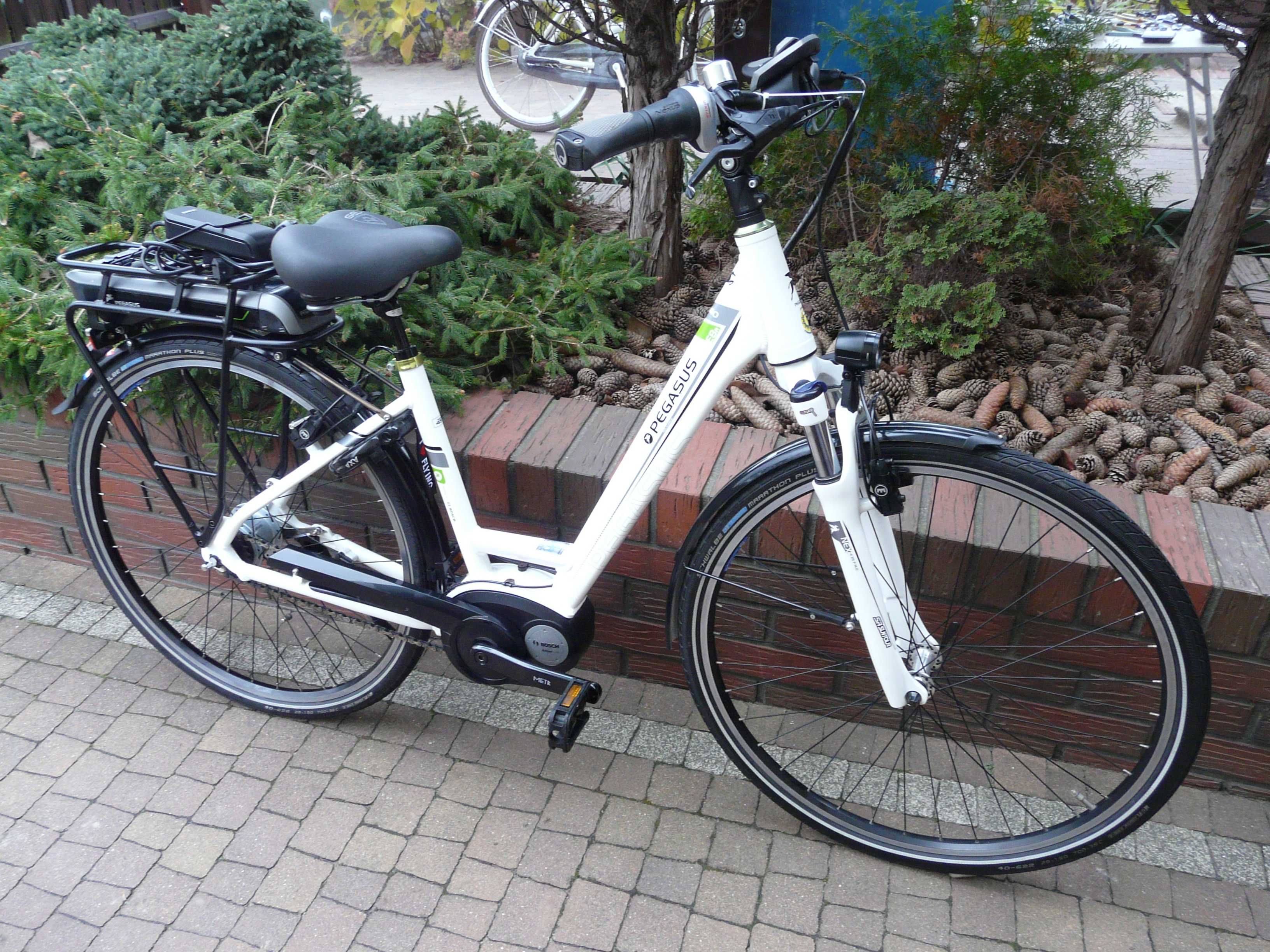 Rower elektryczny PEGASUS Premio E8R 28"/45 Bosch,Magura,Deore,nożny