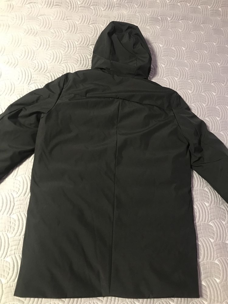 Продам чоловічу куртку Calvin Klein