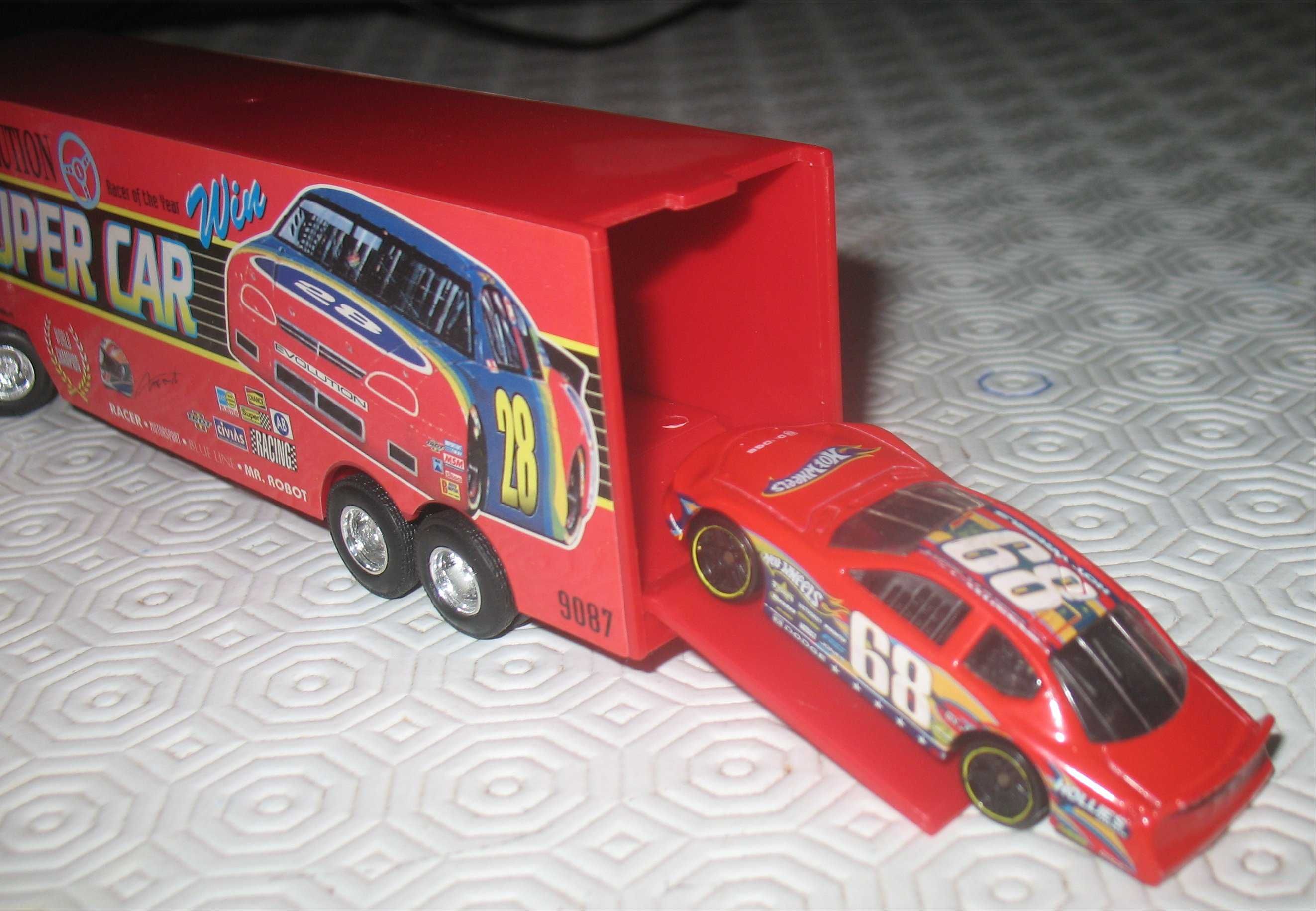 Conjunto Camião Transportador NASCAR + Dodge Charger Stock Car (2010)