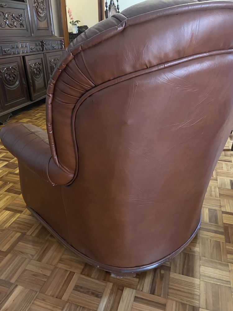 Sofa poltrona de pele castanho