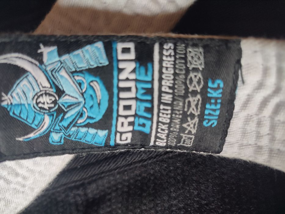 Kimono Manto do judo lub  ju jitsu K0 czarne , z pasem