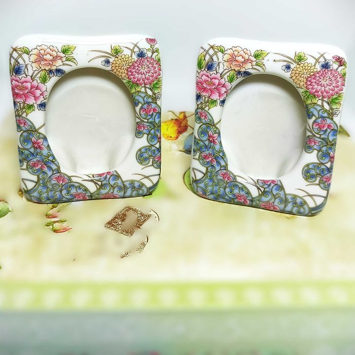 Vintage.Porcelanowe ramki x 2.