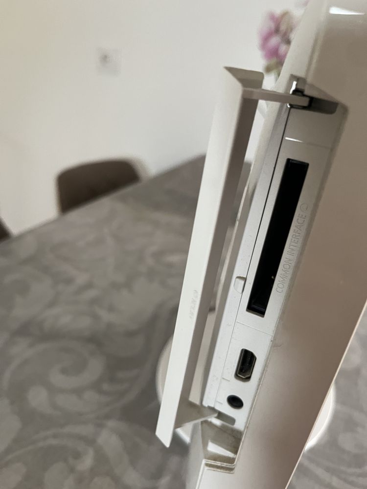 Televisão Samsung  SyncMaster 933 HD branca