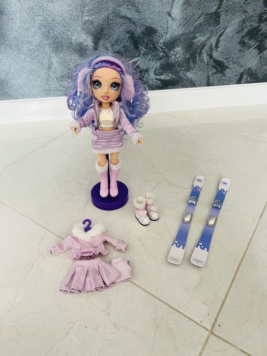 Lalka Rainbow High- Violet Willow Winter Break