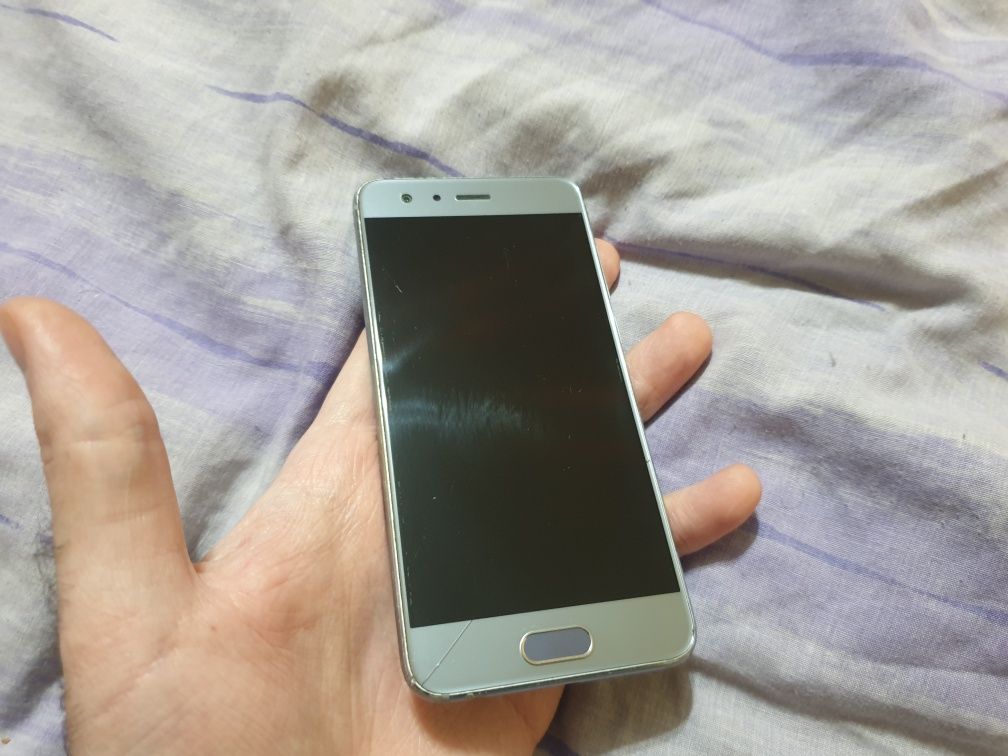 Продам Honor 9 STF-L09