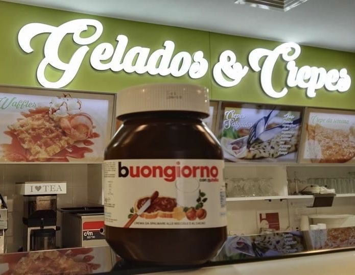 Letras em acrílico com fita led "Gelados & Crepes"