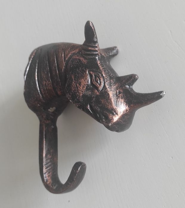 Głowa nosorożca wieszak