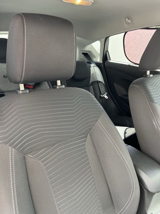 Ford Fiesta Titanium 2015 – Excelente Estado e Baixo Consumo