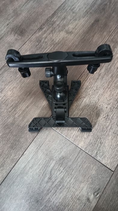 Uchwyt samochodowy na tablet na zagłówek