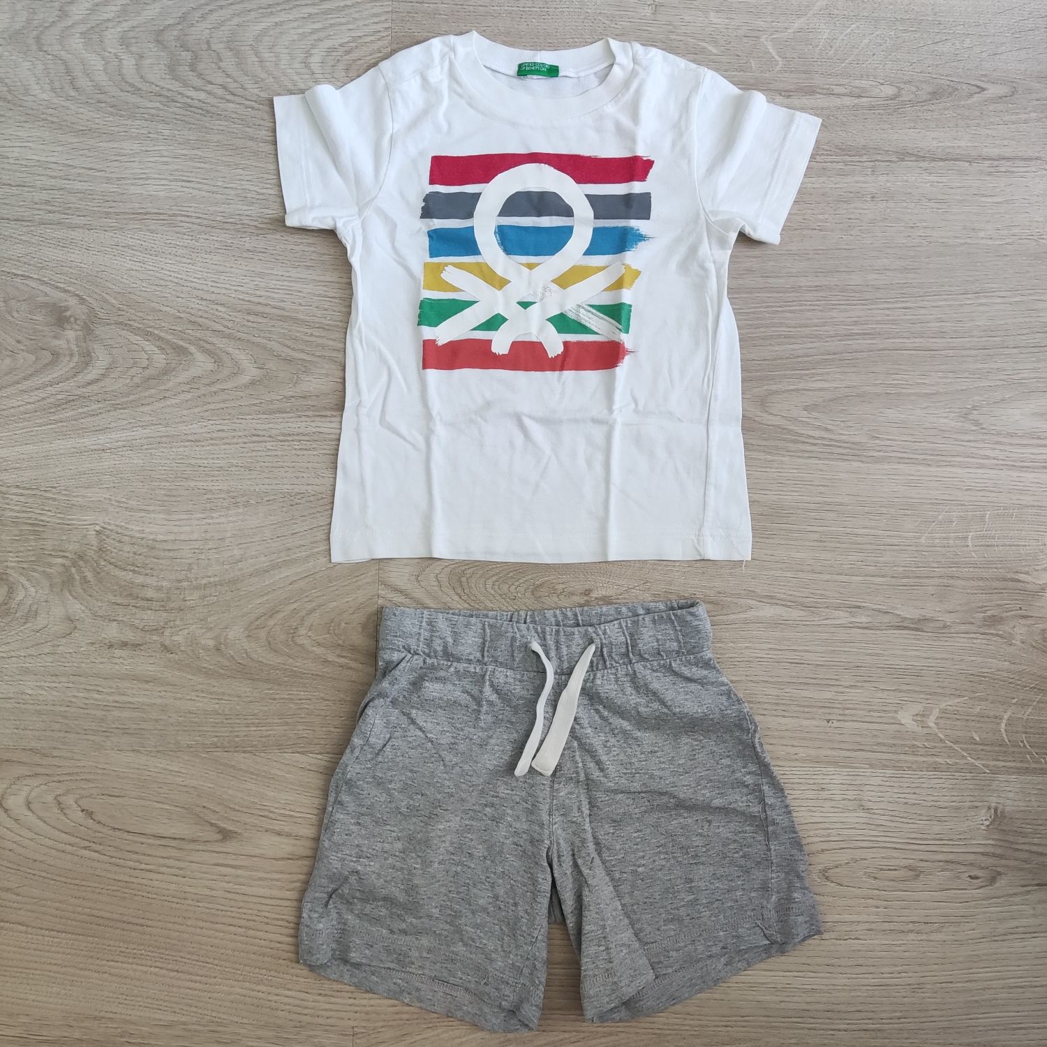 Calções e T-shirt Benetton (4 anos)