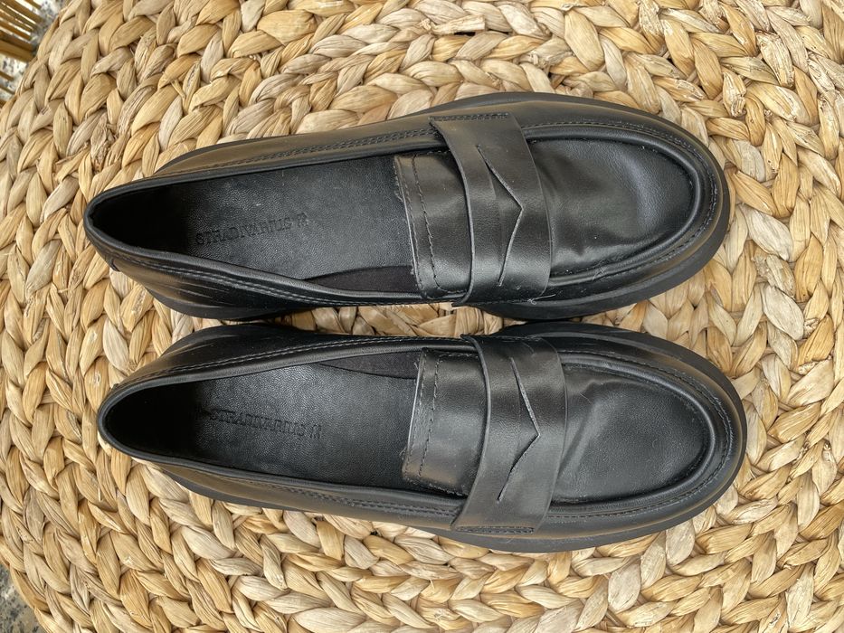 Loafers pretos chunky Stradivarius