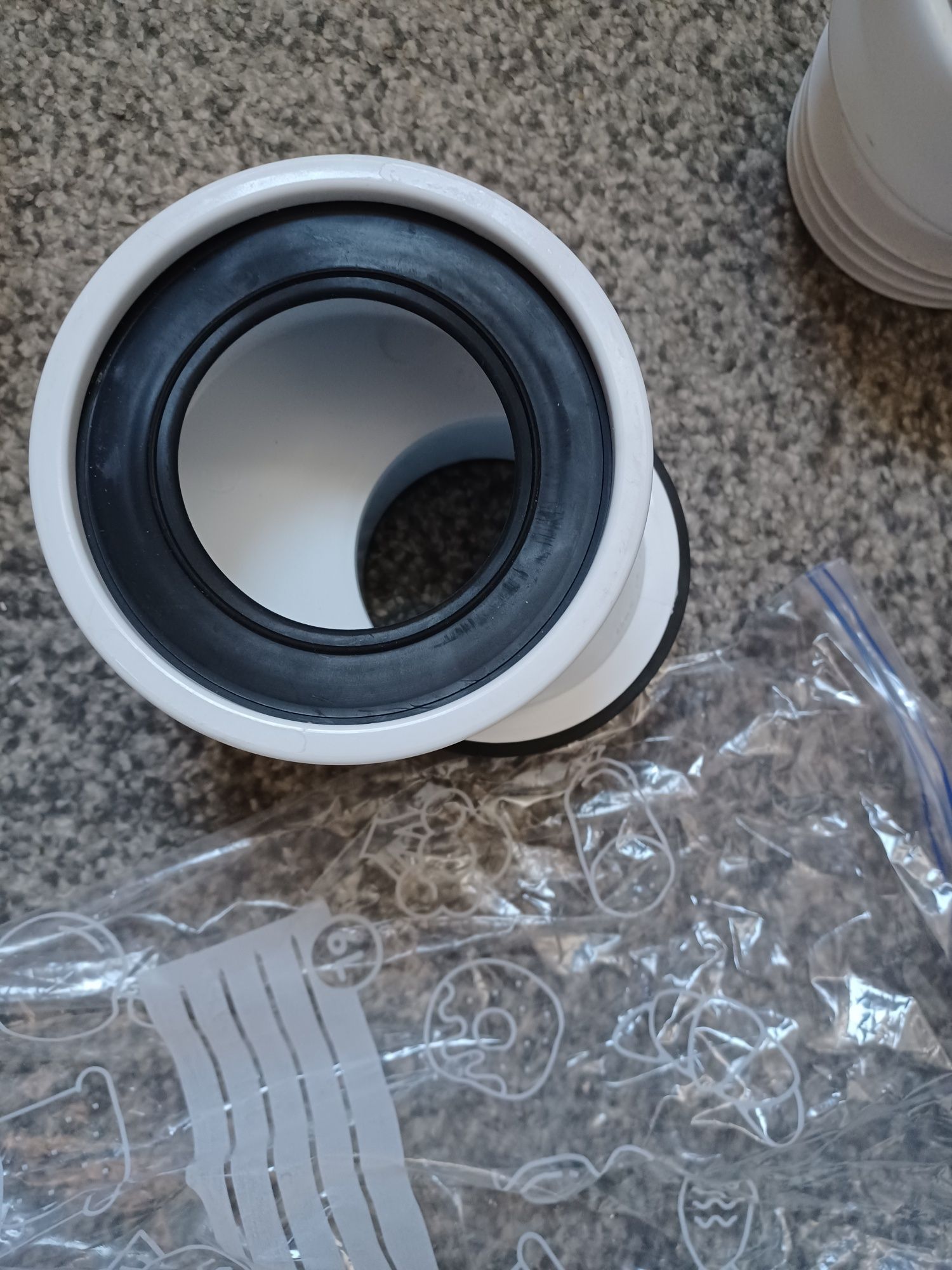 Złącze  do podłączenia wc  uskok 4 cm