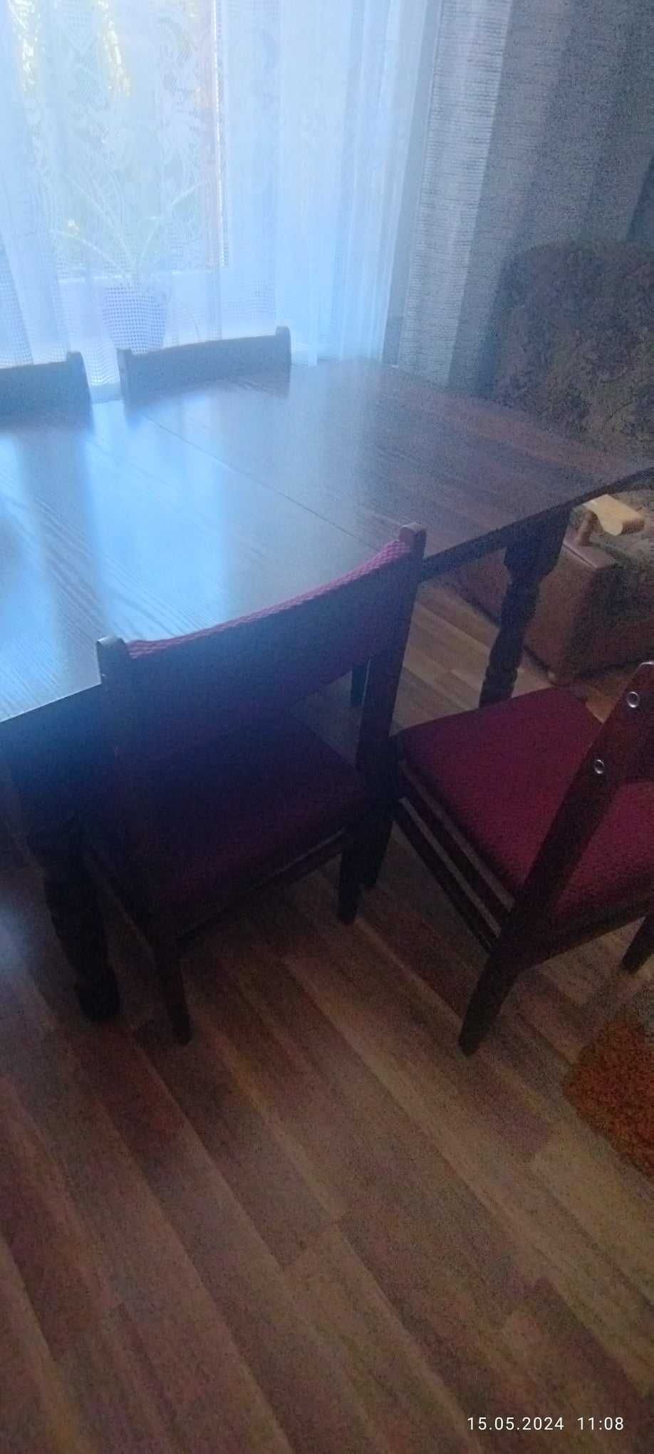 do sprzedania stół rozkładany pokojowy plus 4 krzesła