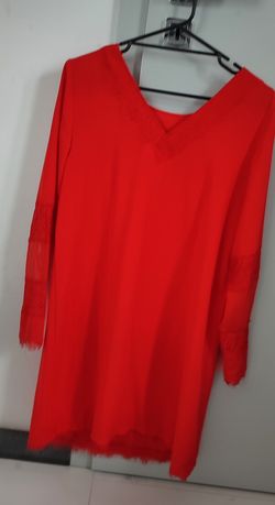 Czerwona sukienka Reserved r.38 koronka świąteczna