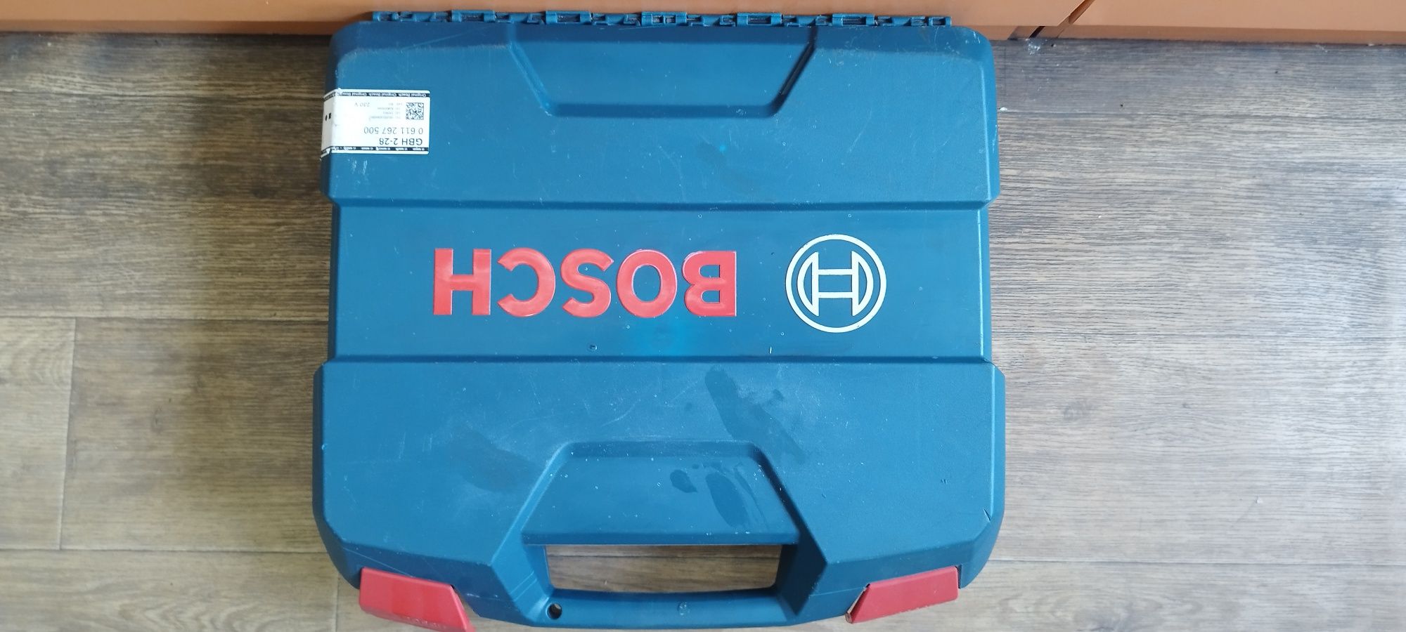 Продам перфоратор Bosch GBH 2-28